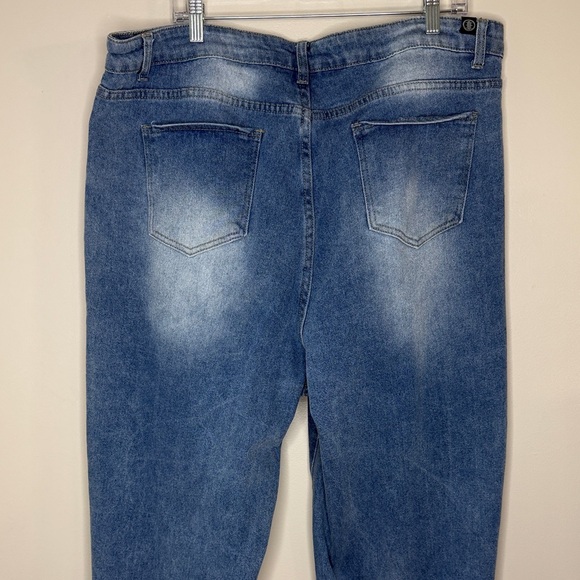 Elite plus size distressed boyfriend cropped jeans light wash denim - Picture 12 of 15